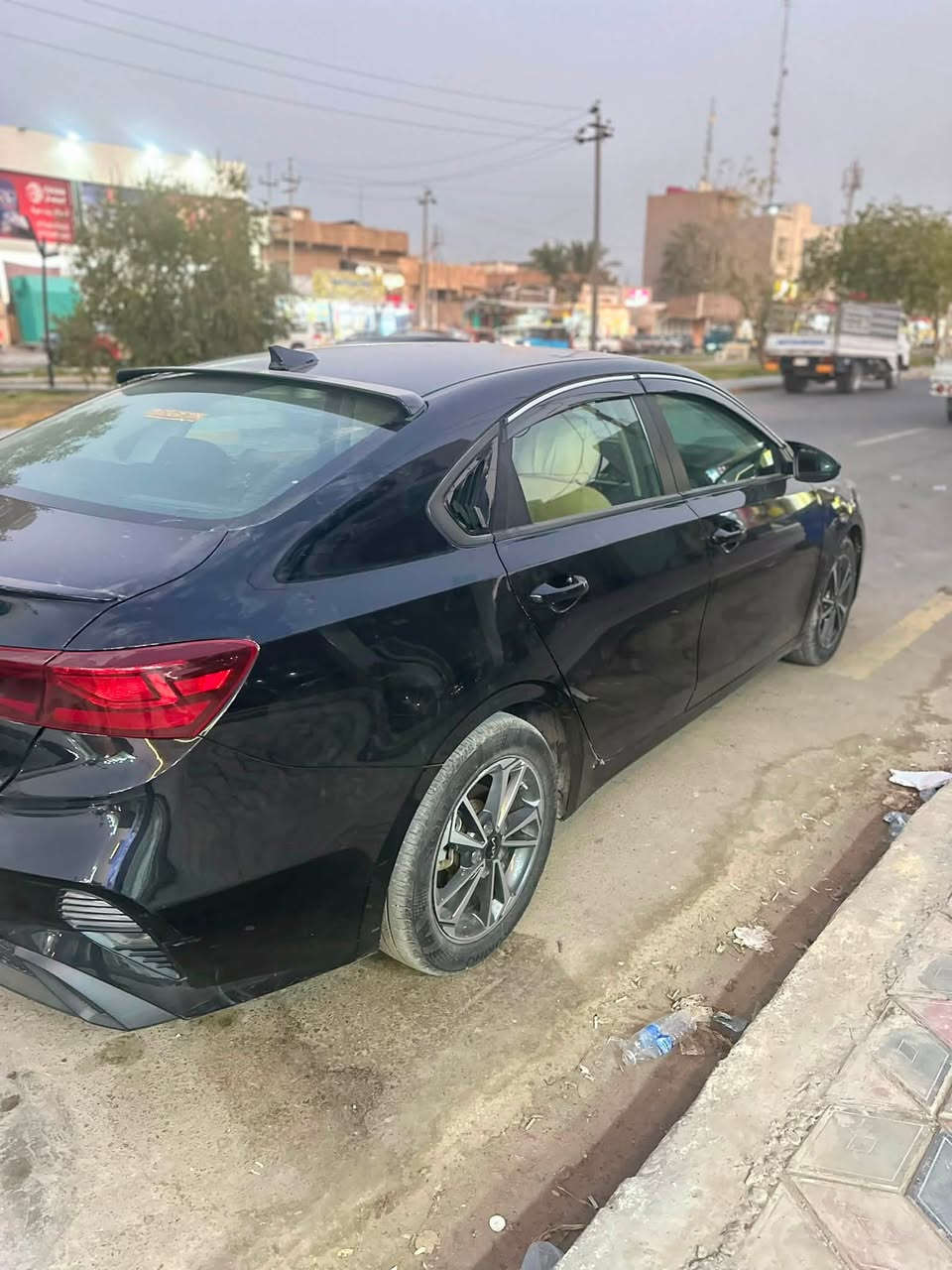 نوع السيارة (فورتي) 
 والموديل(٢٠٢٤) 
الفئة (كيا)
الوارد (أمريكي )
رقم يا محافضة (بغداد )
مكان السيارة(واسط الصويره
ارقام التواصل***********
حجم المحرك(2000دوش) 
نوع قماش المقاعد (مخمل)
شكد ماشية (٤١٠٠٠)

عدد قطع البارد(2)
عدد قطع الصبغ(لايوجد)
عدد قطع التبديل(دعاميه اماميه فقط) 

حالة الايرباك(دركه) 
رقم الشاصي (ان متوفر)
