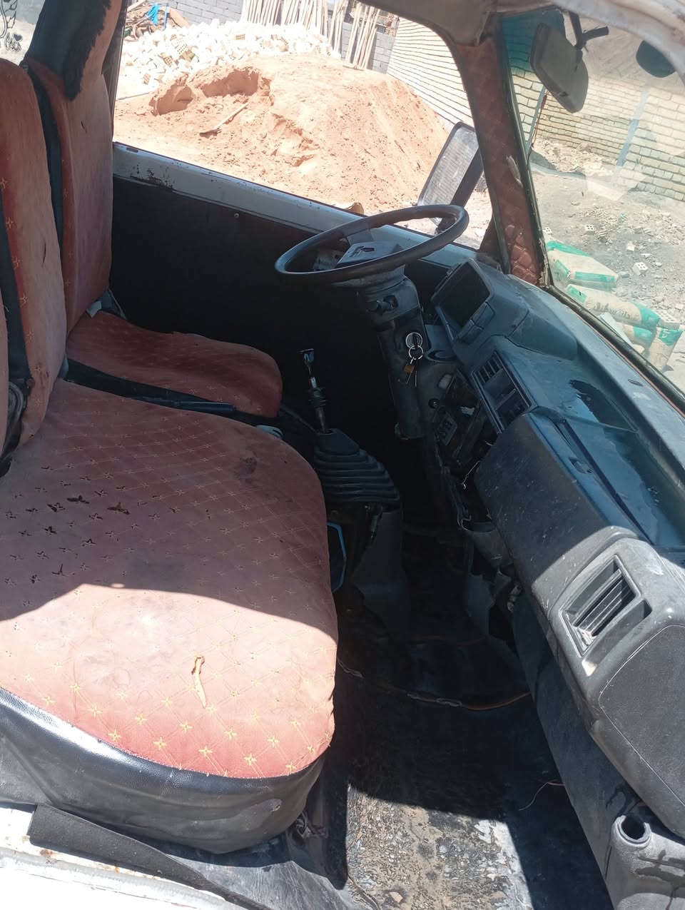 كيه للبيع موديل 89 مكينه وگير وكسن مكفولات تخم تاير نضيف البدي كبال العين رقم الشاصي واضح  
السعر 34 
النجف  
رقم ***********
