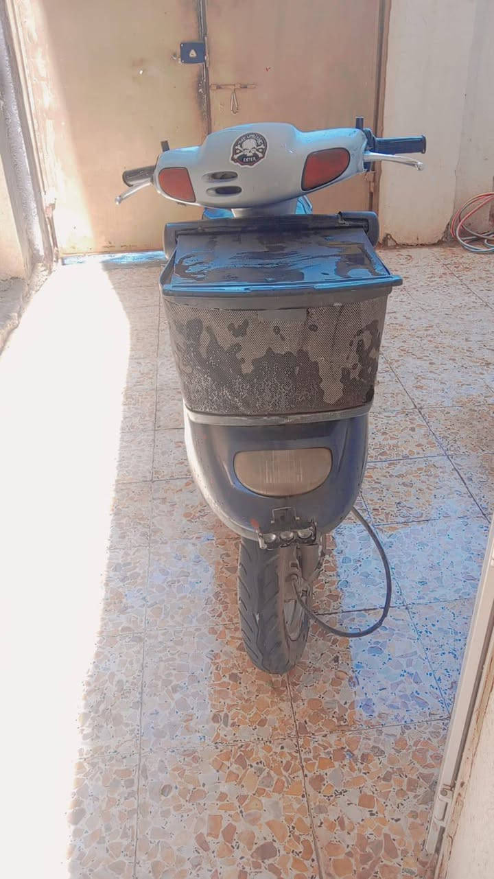 دراجه للبيع مستعجل  نضيفه سلف هندر مامفتوحه ***********واتساب او تصال موجود 300 بيها مجال بصيط
