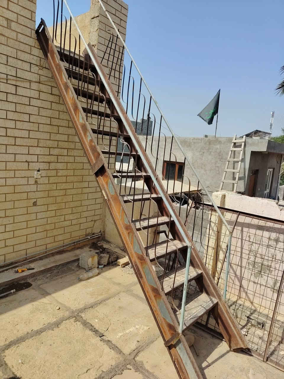 درج • عدد ٢ • للبيع