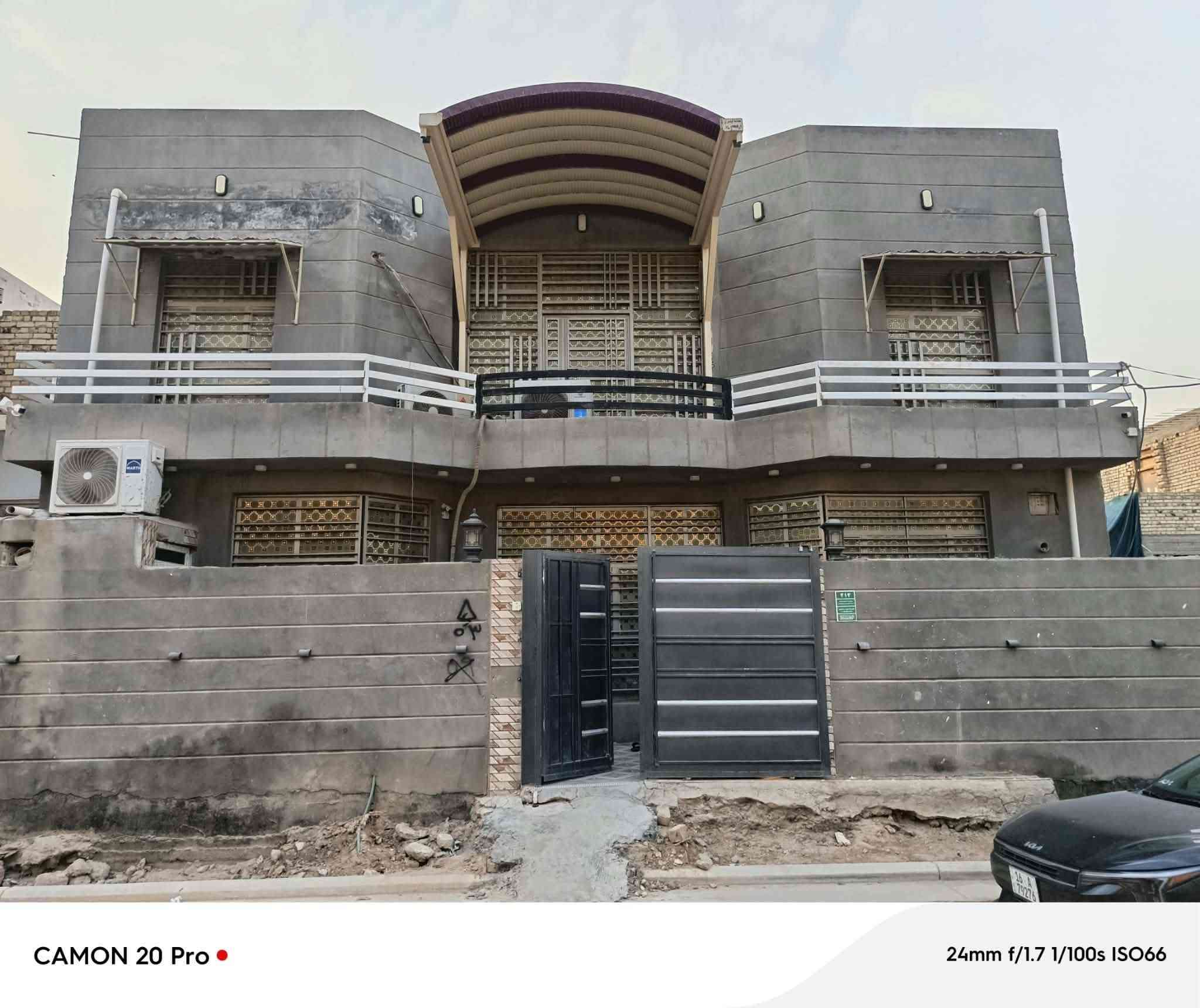 السلام عليكم بيت للبيع🏠
🟦الموقع العنوان//حي الزيتون 

🟦تفاصيل المنزل // طابو صرف-المساحه 150 متر-الواجهيه 15

النزال 10.

🟦الخدمات//رصيف جديد شارع سبيس عن قريب تبليط ماء كهرباء قريب عل طريق سريع موقع مميز اقرب نقطه صيدليه المينا .

🟦يتكون المنزل//ثلاث طوابق يحتوي- الاول-غرفه +صحيات خارجيه وداخليه وحمام +منور+مطبخ+صاله+استقبال. 

🟦الطابق الثاني-ثلاث غرف+صحيات كامله +صاله+باب للطابق الثالث. 

📱للاستفتار// الاتصال عل رقم *********** او واتساب ***********

نص مكتوب في الصور:
- CAMON 20 Pro 24mm f/1.7 1/100s ISO66