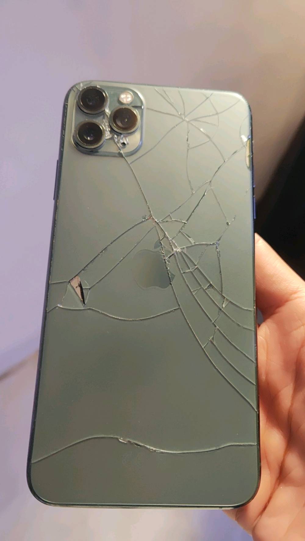 السلام عليكم 
ايفون 11 برو ماكس 
ذاكره 256
بطارية 70
صرف الشحن طبيعي 
جهاز مبدل شاشه اصليه 
فيس ايدي شغال 
جهاز للبيع او المراوس 
مكاني بغداد الغزاليه 
السعر 200