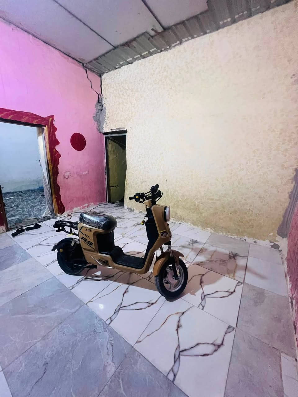 سلام عليكم دراجه R9بطاريات ولي 32امبير 2026ملف 2000واط شاصي نضيف تمشي 45 كيلو إلى 40 (335)بيه مجال المكان البصره الزبير ***********وتساب فقط
