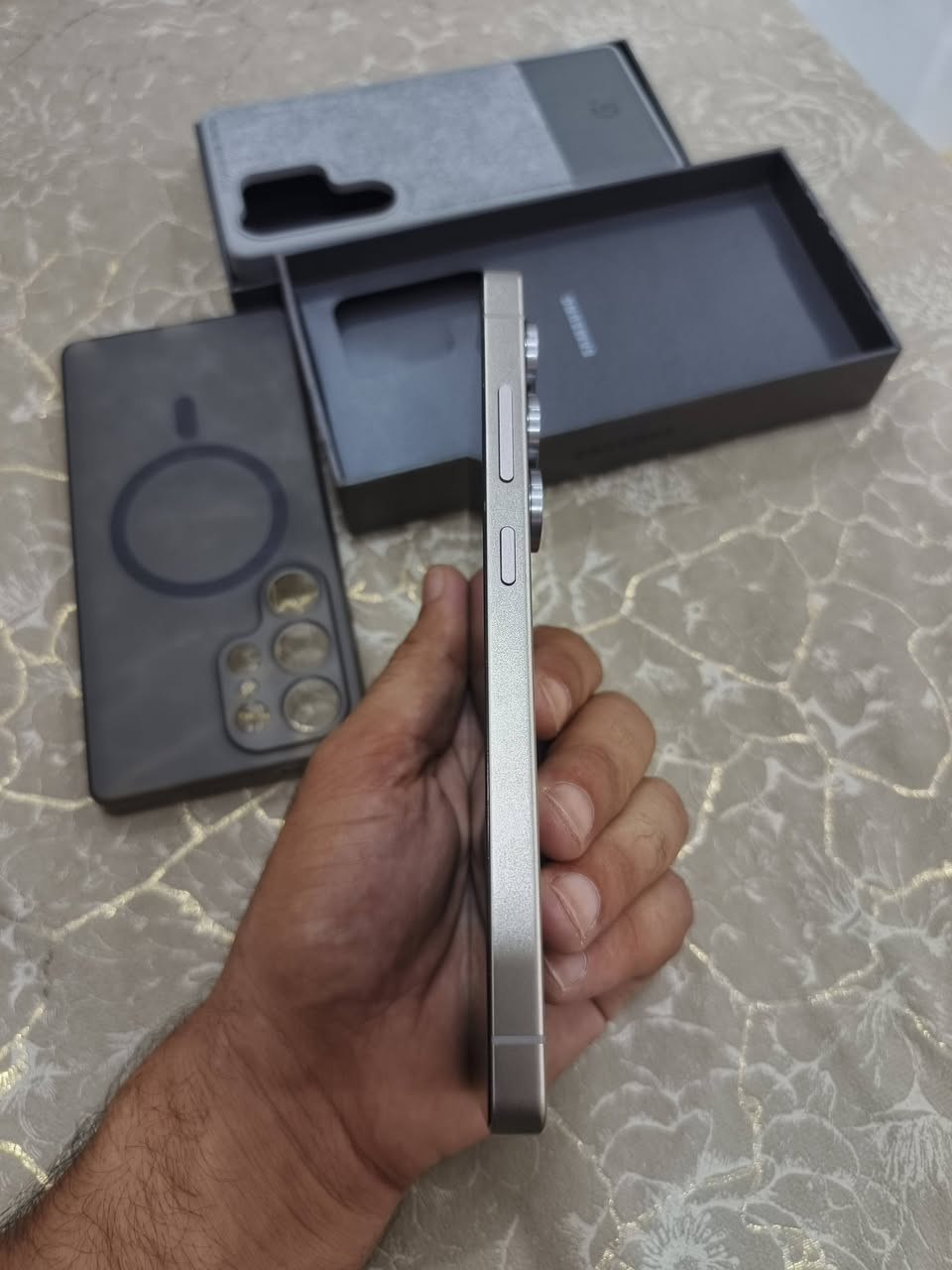 سلام عليكم شباب
للبيع: Samsung  S25 Ultra
استخدام شهر ونص  نظافة 100/100
جهاز وكاله (ضمان )مع كامل الملحقاته كارتونه+شاحنه 
ذاكره 256  دبل شريحة . يدعم الشريحة الالكترونيه. 
مكاني ناصرية_غراف  
السعر 1200 وبيه مجال بسيط متواجد عل واتساب ***********
