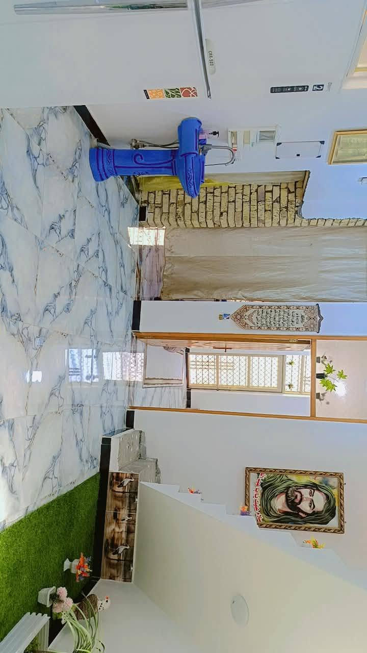 السلام عليكم دار  للبيع مساحه  150 بناء حديث  كوت حي الحكيم معمل الوكسجين قرب فران علم  مسجل بالبداية بناء طابوك سعر 47بي مجال شارع 12متر اتصال على رقم ***********
