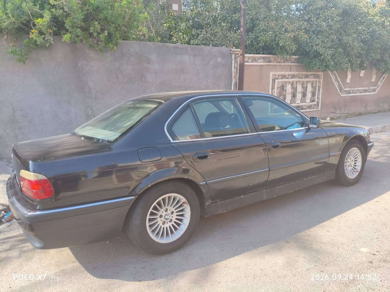 السلام عليكم 
 كاسحة BMW اصل بليته وسنوية حجم 730  
موديل 1995 
رقم بغداد دولي
مكينة وكير بحالة جيدة
صدر أمامي خلفي جديد محتاجه دبلات فقط 
سلايد جام 
جنطه شفط وبردة كهرباء
كهربائيات كاملة
شاشه اندرويد
تخم تاير جديد 
ويل شمسي بلادي 
 مكانها بغداد 
السعر ٥٠ بيها مجال 
 للاستفسار عن اي تفاصيل اتصل ***********

نص مكتوب في الصور:
- POCO X7 Pro 2026.09.24 14:51
- POCO X7 Pro
- 2026.09.24 14:54
- POCO X7 Pro 2026.09.24 14:52
- POCO X7 Pro 2026.09.24 14:54