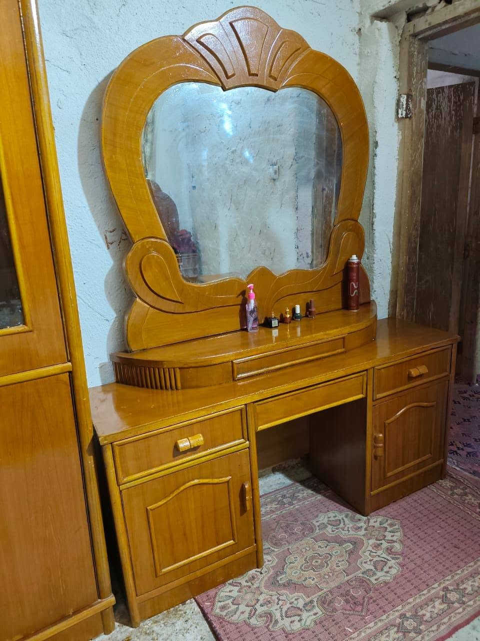 غرفه نجاره اي ضرر ما بيها الاستفسار على الرقم ***********
