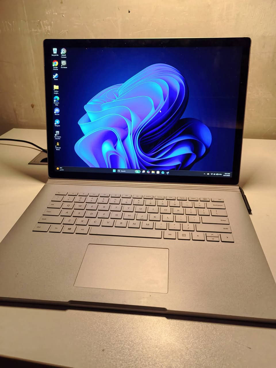 🔥 للبيع Microsoft Surface Book 2 الجيل الثامن
💻 لابتوب قوي وفخم بتصميم مميز وأداء عالي

⚙️ المواصفات:

🧠 المعالج: Intel Core i7-8650U (الجيل الثامن)

🎮 كارت الشاشة: NVIDIA GeForce GTX 1060 6GB

🧠 الرام: 16GB RAM

💾 التخزين: 256GB SSD

🖥️ شاشة لمس PixelSense مع إمكانية فصل الشاشة واستخدامها كجهاز لوحي

🔋 البطارية تعمل تقريباً 5 ساعات استخدام

✅ الجهاز مستعمل بحالة جيدة جداً ومحافظ عليه، مناسب للدراسة، البرمجة، التصميم، المونتاج والألعاب.

 السعر: 500,000 دينار عراقي
📍 المكان: بغداد
📞 للتواصل: ***********
