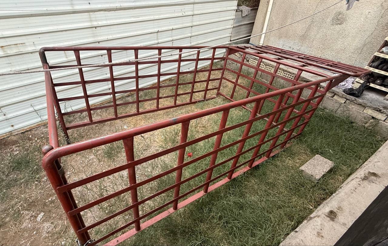 📏 قياسات المحجر:
طول: ٣م و٦٤سم | عرض: ١م و٧٠سم | ارتفاع: ١م
الخارج للقمارة: ٨٥سم

🚪 الباب:
الارتفاع: ٥٢سم | العرض: ١م و٥٨سم

📍 الموقع: بغداد – الشراي
📞 للاتصال: ***********
📢 مكلّف بالنشر
هلا بيك، هذا المحجر شنو نوعه/مخصص لأي حيوان بالضبط؟ وإذا بيه موديل أو مقاس إضافي غير المذكور تگدر تضيفه؟: 
تخومه
الحالة العامة شلونها؟ بيه لحام، كسر، صدأ، اعوجاج، أو شغل يحتاج تصليح قبل الاستخدام؟: 
نضيف جدا 
المحجر منو من شكد مستخدم؟ وشنو سبب البيع؟: 
الشراي يتصل ويتدلل