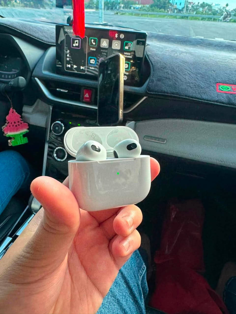 #جديد
Air pods 3   الاصدار الثالث 
اصلي باله أمريكي  ، 
سيريل نمبر بموقع ابل  ~ شركة مصنعه ابل بالإعدادات خاصية العزل الصوتي ، الغاء ضوضاء ~ تحديد موقع ~الصوت الانعكاسي ~ الصوت المحيطي ~ الصوت الثابت ~ متوفرة بيها وبنظافة 98‎%‎ ابيع بسعر الحاوية وبدون ربح السعر 25 وعندي توصيل لكل العراق #مجانا

واتساب ***********
