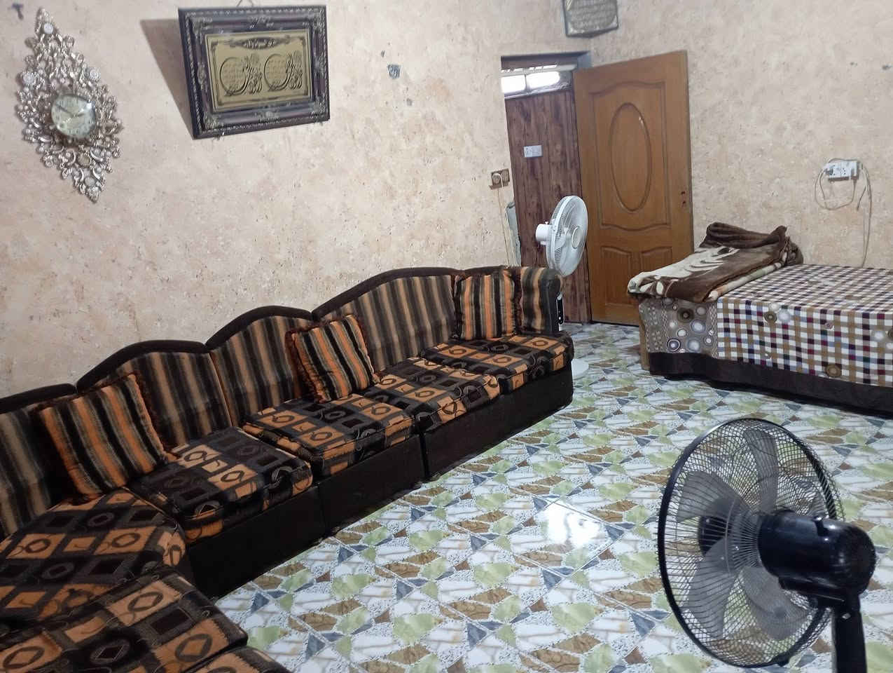 بيت للبيع تجاوز // المكان الاسكان قرب مديرية المرور السعر 15 وبي مجال
رقم الهاتف / ***********
