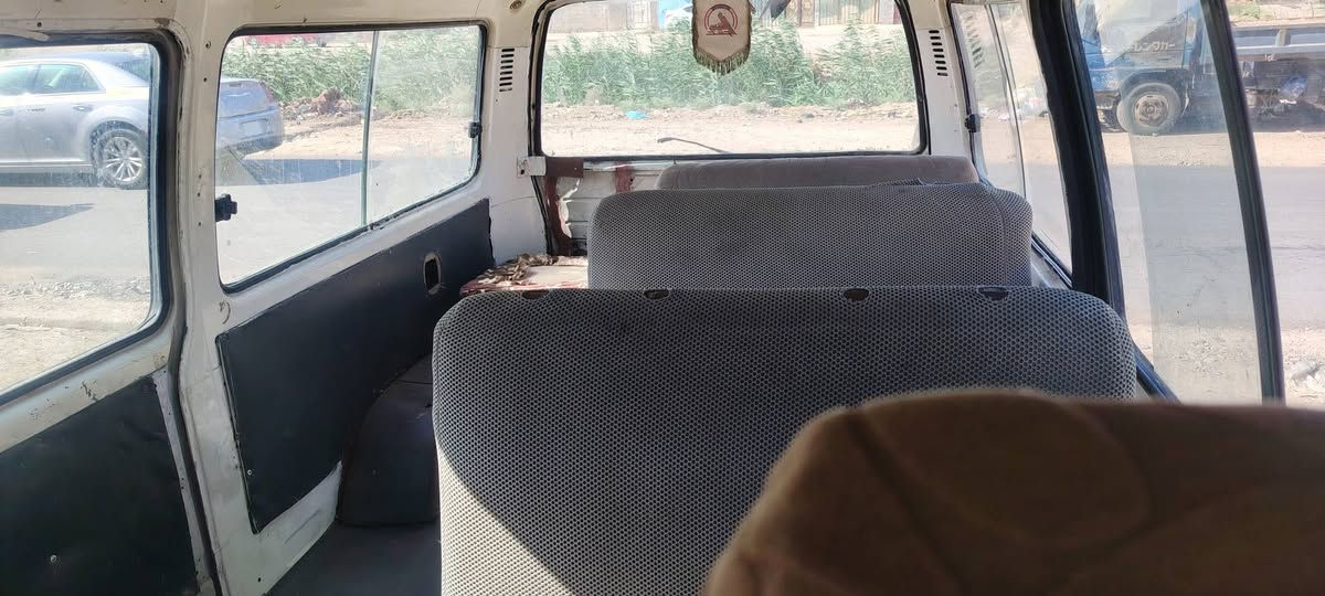 سلام عليكم سيارة هايسه موديل 96سياره جاهزه ع اخر حبايه كير مكينه اكسن صدر دواخل نضيفه سياره جاهزه طخم تاير بل جيس  سنويه صاقطه بل 18رقم راعيه موجود بس ما متواصل وياه خط وبث بيه رقمه بصره سعره ٢٠ وبيه مجال وترهم مراوس ***********
