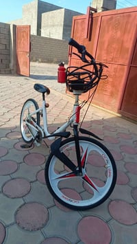 بايسكل نضيف • أبيض • بريكات شغالة