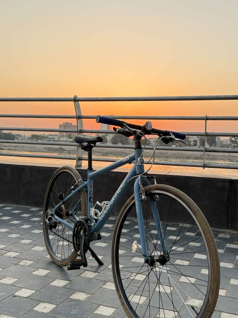 سلام عليكم 
بايك c700 من ماركه LOUIS GARNEAU المعروفه 🇨🇦
بايك كسر حاويه
معدن المنيوم خفيف الوزن
بايك مختم LOUIS 
سستم كير 8.3 ALTUS
سستم بريك TEKTRO 
بايك حجم 28
وياله طبقتين المنيوم
يدة سحب دفع حديث
بايك كامل من كلشي
مكاني بغداد الاعظمية 
السعر 185 وبي مجال 
للستفسار خاص او *********** بي واتساب 🌺
