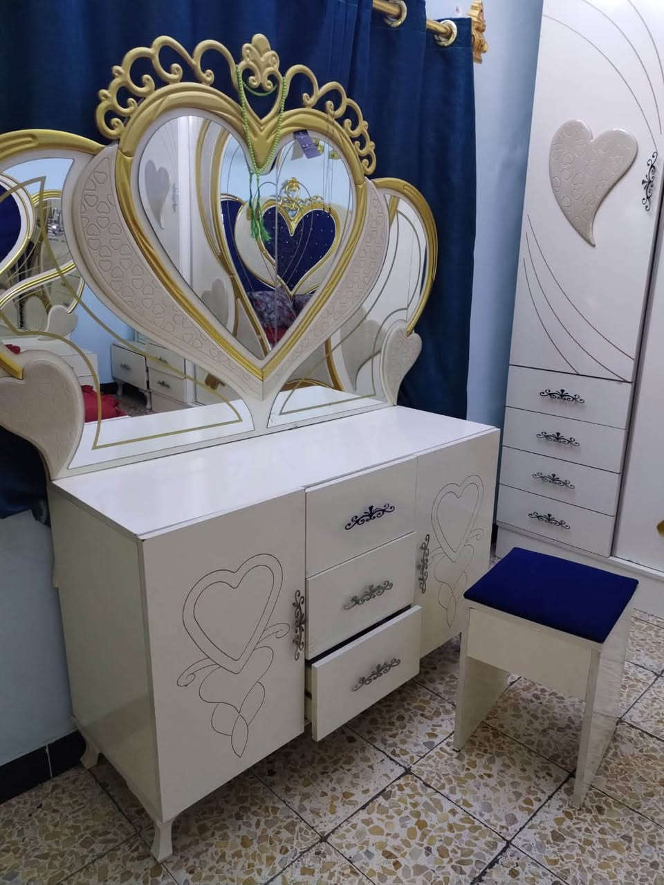 السلام عليكم
غرفة تركيا مستعملة نضيفة
6قطع 

بسعر 900وبيهه مجال 

رقم تليفون ***********
