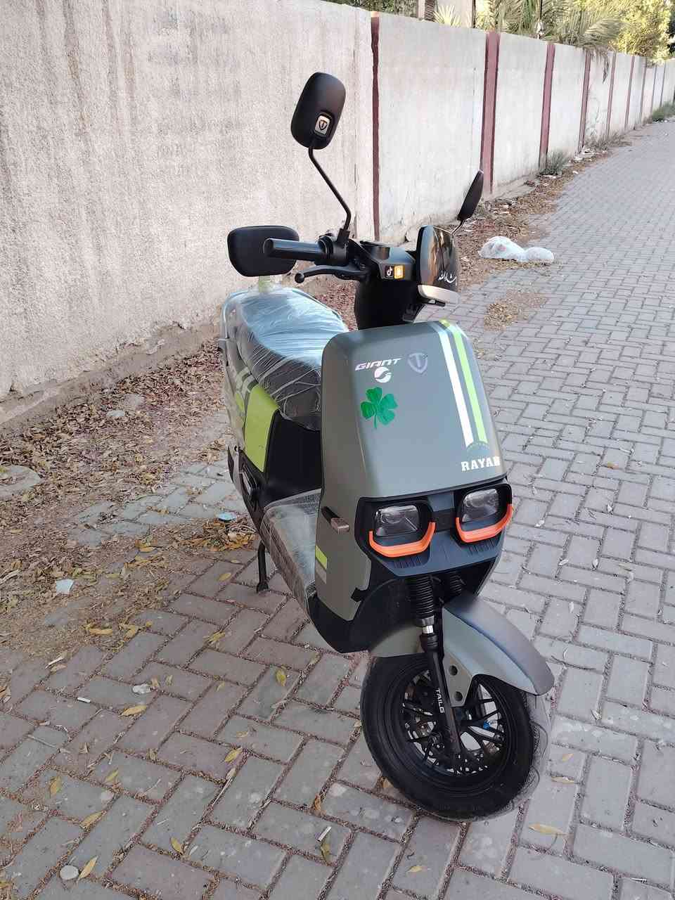 السلام عليكم 
ريان ام عيون ✅

6 بطاريا 🔋 
3 سرع + سرعه 60 حقيقي 
نضام ال P
نضام ABS + بريكات هايدروليك خلفي امامي شرط بل مكان
عالي + ناصي زنون شرط 
اناره خلفيه بك لايت 
اناره خلفيه + جانبيه 
اشاير امامي خلفي + يمنه يسره
هورن📣 عالي
ستاند صفح + ستاند تعليك 
بصمه + سويج
تشغيل عن بعد + تحكم بصمه 
نضام سرقه انذار 
تجوه خلفيه + زوج مري مالتها شركة ريان
شاحنه الاصليه شركه ريان
تمشي بل شحنه الوحده من 45_50 كيلو
السعر 800
مكان المنصور
الهاتف ***********
