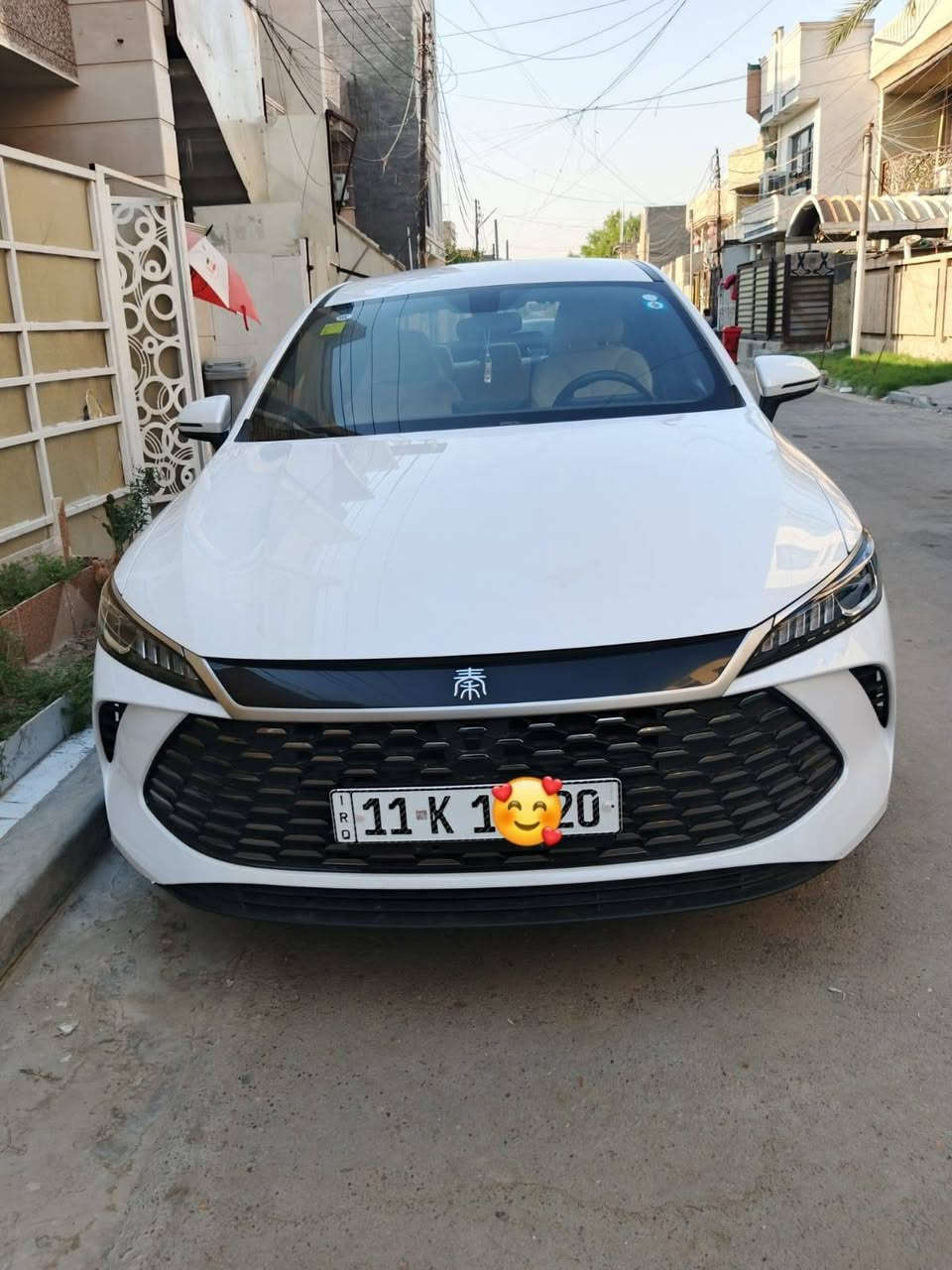 السلام عليكم
 السياره Byd 2025 كن بلاس
سياره كلش جديده بس بيه طخه صغيره بالباب 
ماشيه 3000
مكاني بغداد الغزاليه سياره بأسمي  سعر ٢٠،٠٠٠٠٠٠ مليون وبيه مجال قليل 
رقم ***********
