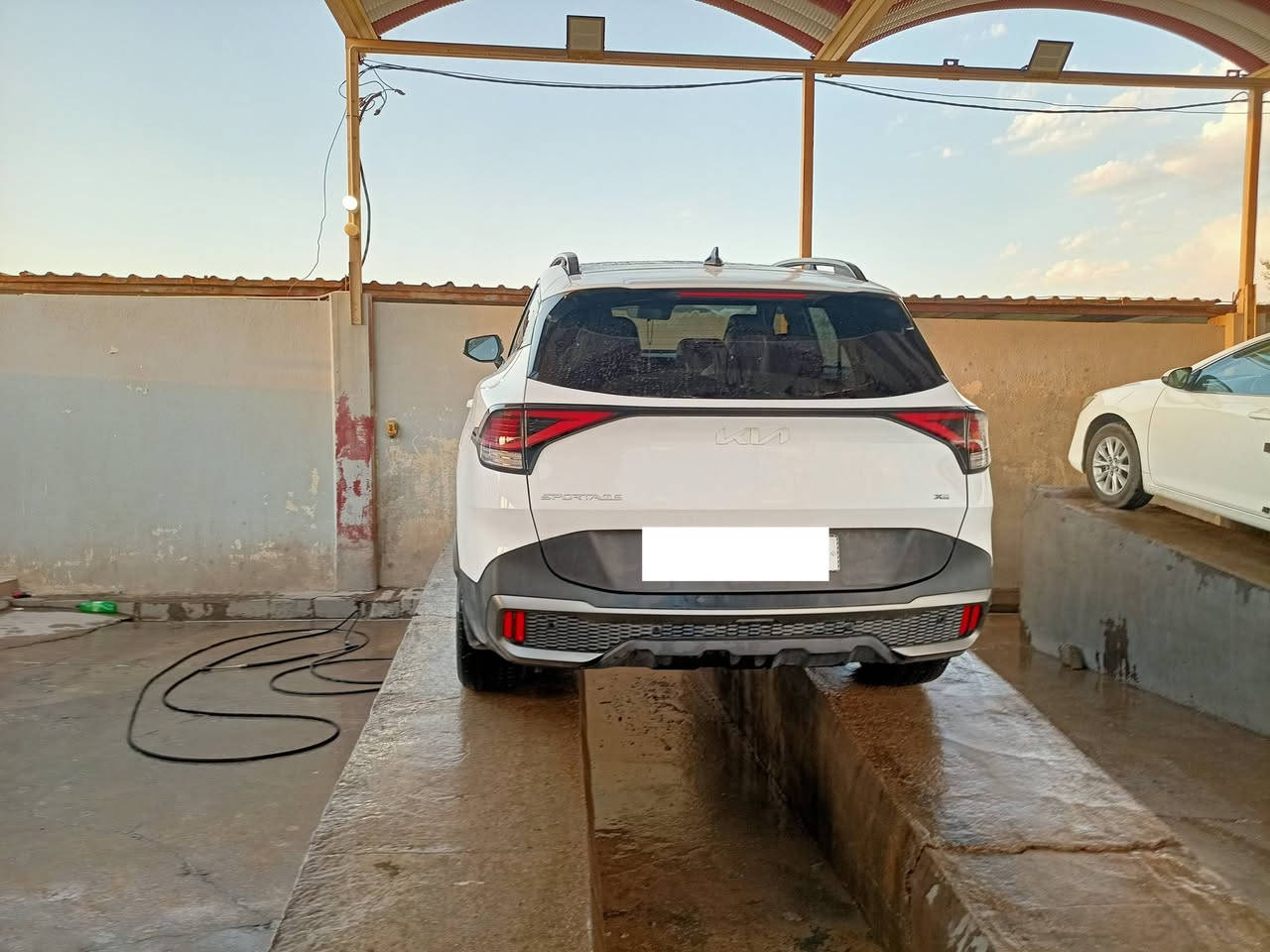 كيا سبورتج موديل 2023 وارد امريكي
فئه السياره xline فول مواصفات رقم بغداد مميز 
مصلحة كامل

ماشيه 50 الف كم

المواصفات 

بانوراما 
كشنات جلد كهرباء 
تدفئه بل مقاعد 
شاشه متصله تدعم ابل كار بلي واندرويد اوتو 

اضاءه ترحيب بل ابواب 
جنطه كهرباء 
بصمه وتشغيل عن بعد 
تخشيب وصاج بل دشبول 
تبريد بيانو لمس 
وبيها هواي مواصفات بعد 
الحادث مرفق بالصور بدون ايرباك نهائيا  والسونار التصليح راجع بارد يم المندلاوي وتكحيل. واجة بيها كلير قبق جنطة من امريكا 
الرقم ***********
السعر 198 وبيها مجال
