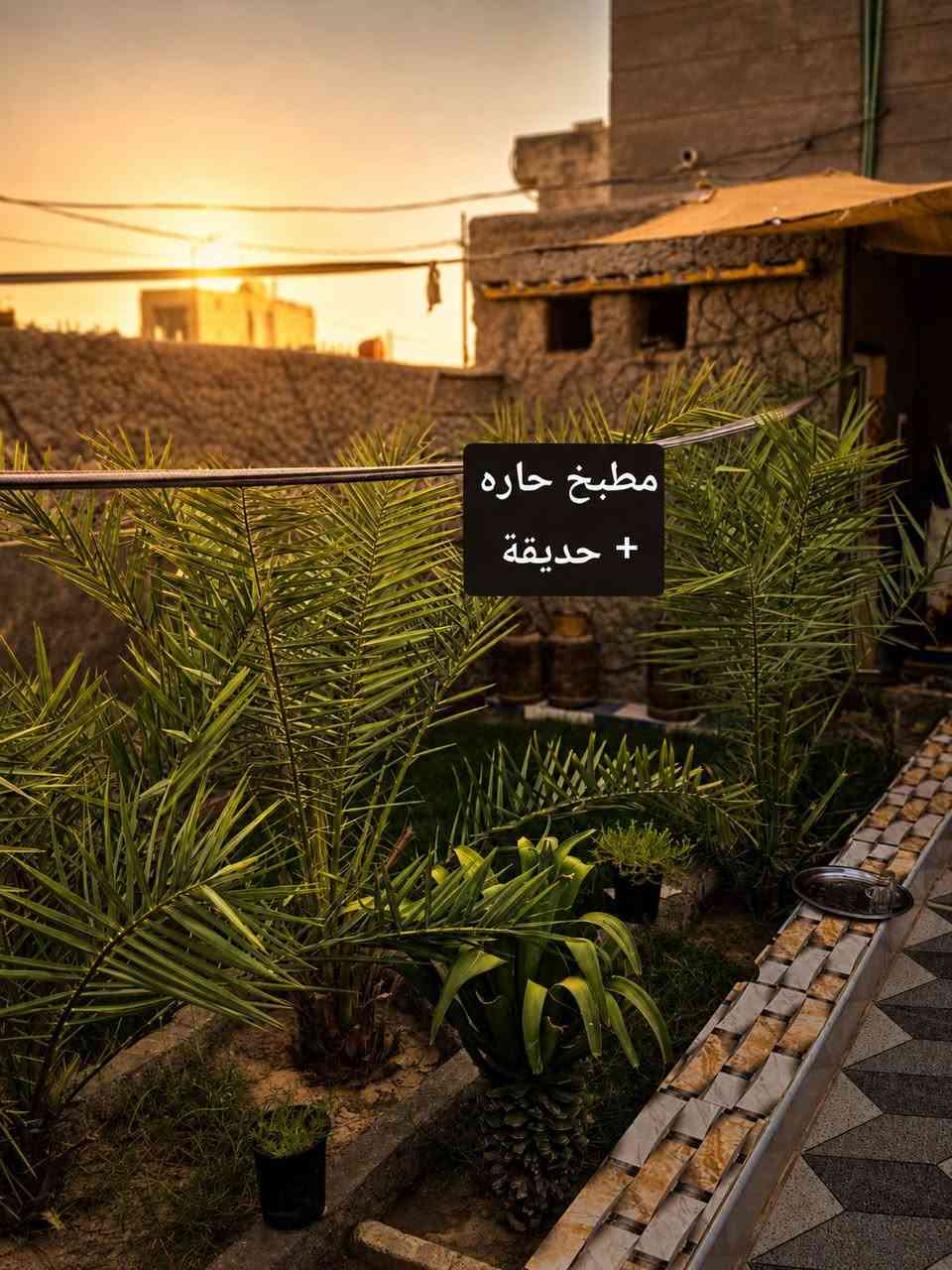 بيت للبيع مساحة ٢٥٠ متر بناء حديث كافة الخدمات ماء كهرباء اناره تبليط مجاري
غرفتين نوم + صالة + مطبخ حار وبارد 
براني + صحيات خارجيه وداخليه 
فضلة مقابيل البيت حديقه خارجية 
السعر 75 
للاتصال ***********
مجمع الغدير ام عباسيات الشافعية
