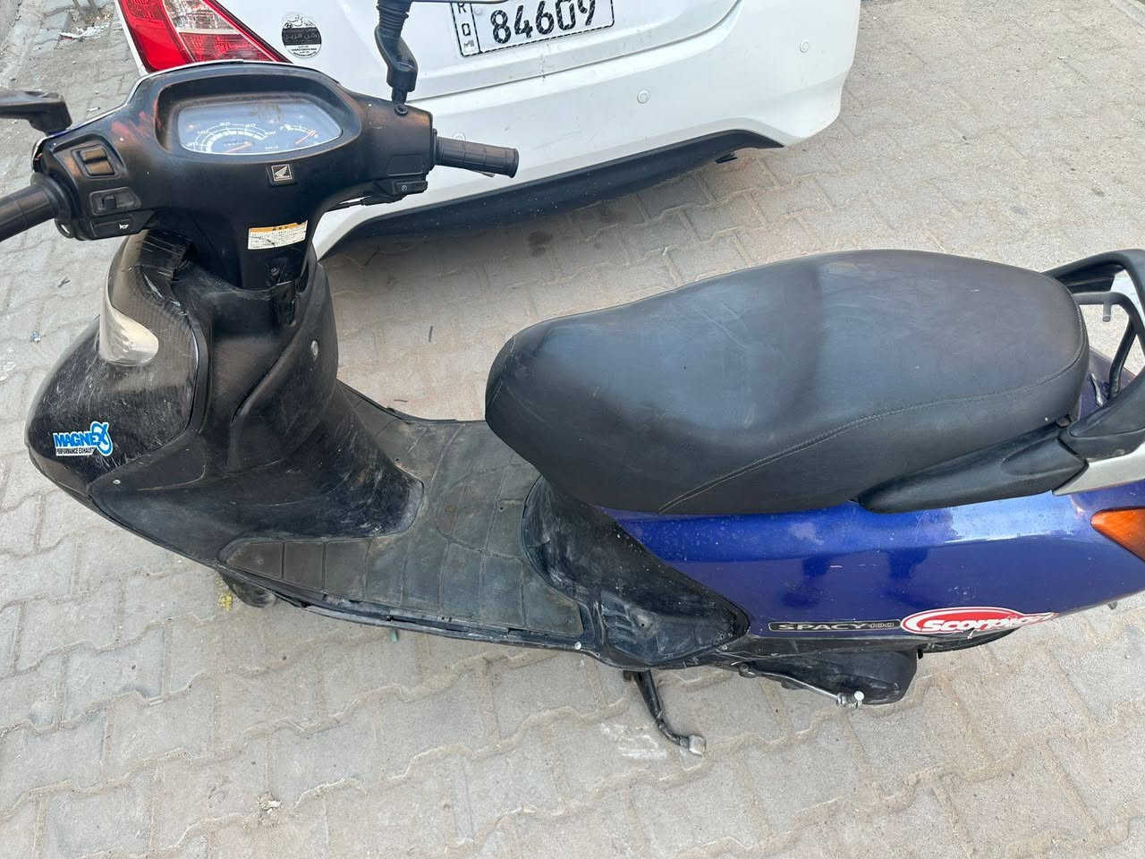 دراجة بلادية يرادلها لمسات خفيفة
كهربائيات كلشي بلادي شغال باتري جديد 
سعرها ع هاي الوضعية 425 مجال للشراي ويدلل بغداد الشالجية ***********
