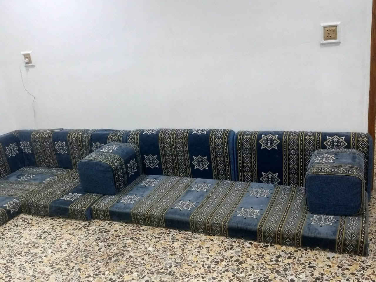ديوان جديد • نظيف جداً • قابل للتفاوض