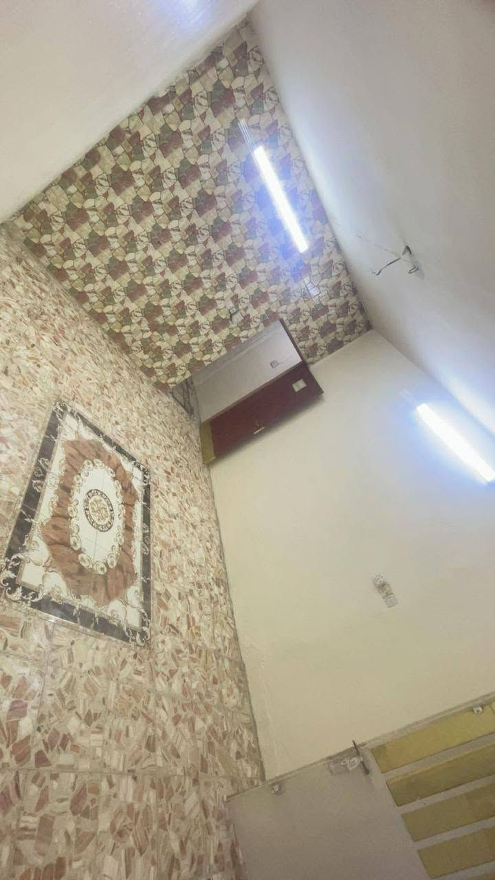 نص قطعه شرگ
مدينة الصدر
قطاع39  
غرفتين نوم وصاله واستقبال 
3حمامات 
المساحه 75مترا 
سند 25 مفروزه ومستقله  بالفرع العريض
رابع بيت عن شارع الفلاح الرئيسي مقابل جامع علي الاكبر

اي استفسار تفضل واتساب :- ***********

#بيت_للبيع #مدينة_الصدر #عقار_للبيع

