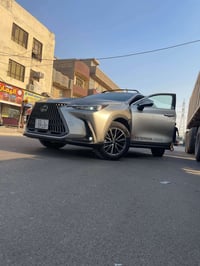 متوفر لكزز NX 2024 دخول جديد السياره كلش جديد ونضيفه المكينه 2500 هايب...