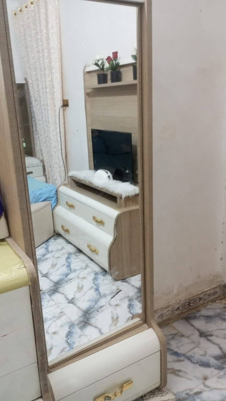 سلام عليكم ورحمه الله وبركاته غرفه جديده تركي استعمال قليل هيه ودوشك للبيع مكان ناصريه مركز السعر 900وبيهه مجال للاستفسار ***********
