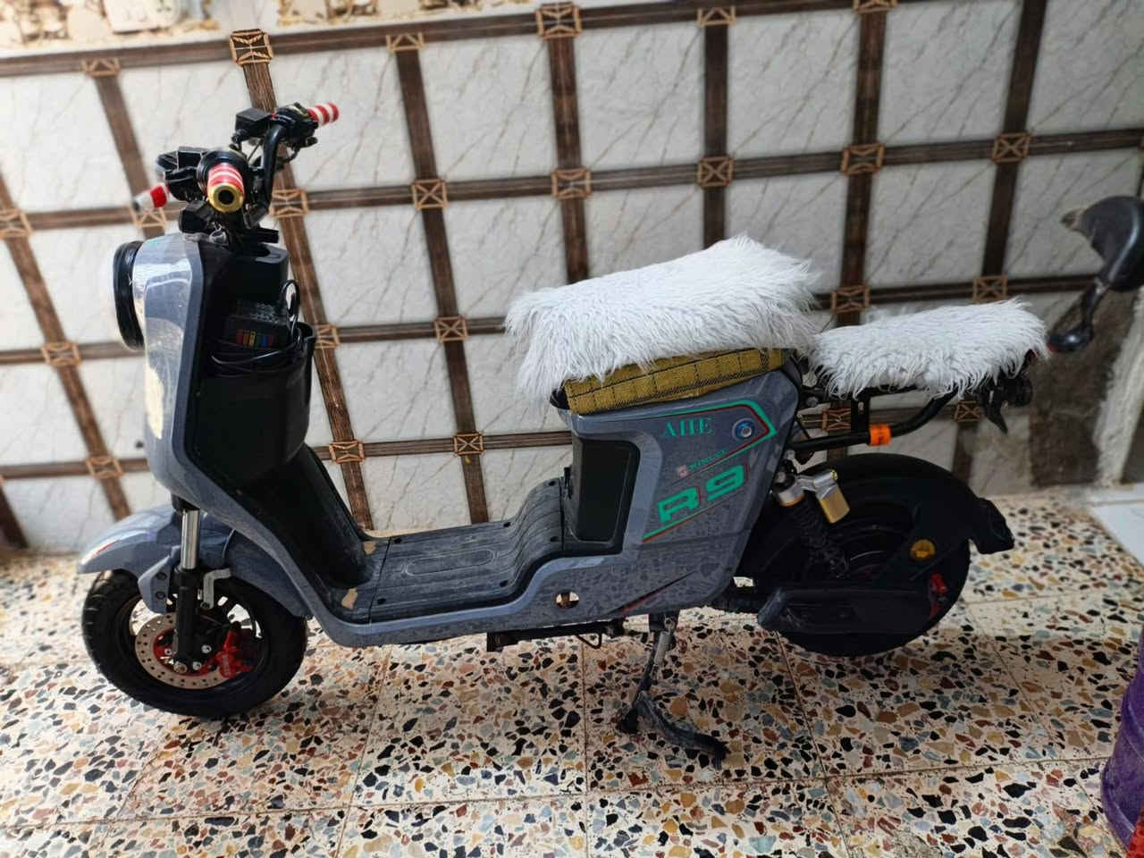 السلام عليكم للبيع موديل 2026 السعر 550 وبيه مجال 500 مواصفات عاليه بطاريات شركه الشراي الاسم R9  جديد اخت الحاوية مكاني كربلاء حي العباس
*********** 
السلام عليكم للبيع موديل 2026 السعر 550 وبيه مجال 500 مواصفات عاليه بطاريات شركه الشراي الاسم R9  جديد اخت الحاوية مكاني كربلاء حي العباس
