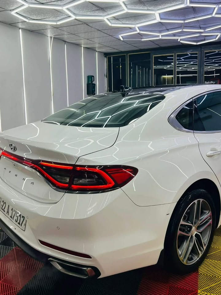 تاج راسي انت ❤️
*للبيع هونداي ازيرا Hyundai Azera 2019*
*رقم اربيل: 22-A 17517*

*المواصفات:*
- *اللون*: ابيض لؤلؤي
- *المنشأ*: خليجي
- *المحرك*: 3.3 V6
- *الكير*: اوتوماتيك شرط
- *المواصفات*: فول فول للأخير 1/1
 - كشنات جلد بيجي
 - ويل كروم
 - تخم تاير جديد
 - كفالة عامة
 - كر محرك شرط
 - ترايك وين ما تريد
- *الحالة*: نظيفة - الاضافات بعد على المشتري
- *المكان*: الكوت / واسط

*السعر: 180 ورقة*
*قابل للتفاوض*

*للاستفسار: ***********

سيارة مكفولة من كلشي، اللي يريد النظافة والرزانه 👑
تعال افحص بأي مكان يعجبك

؟

