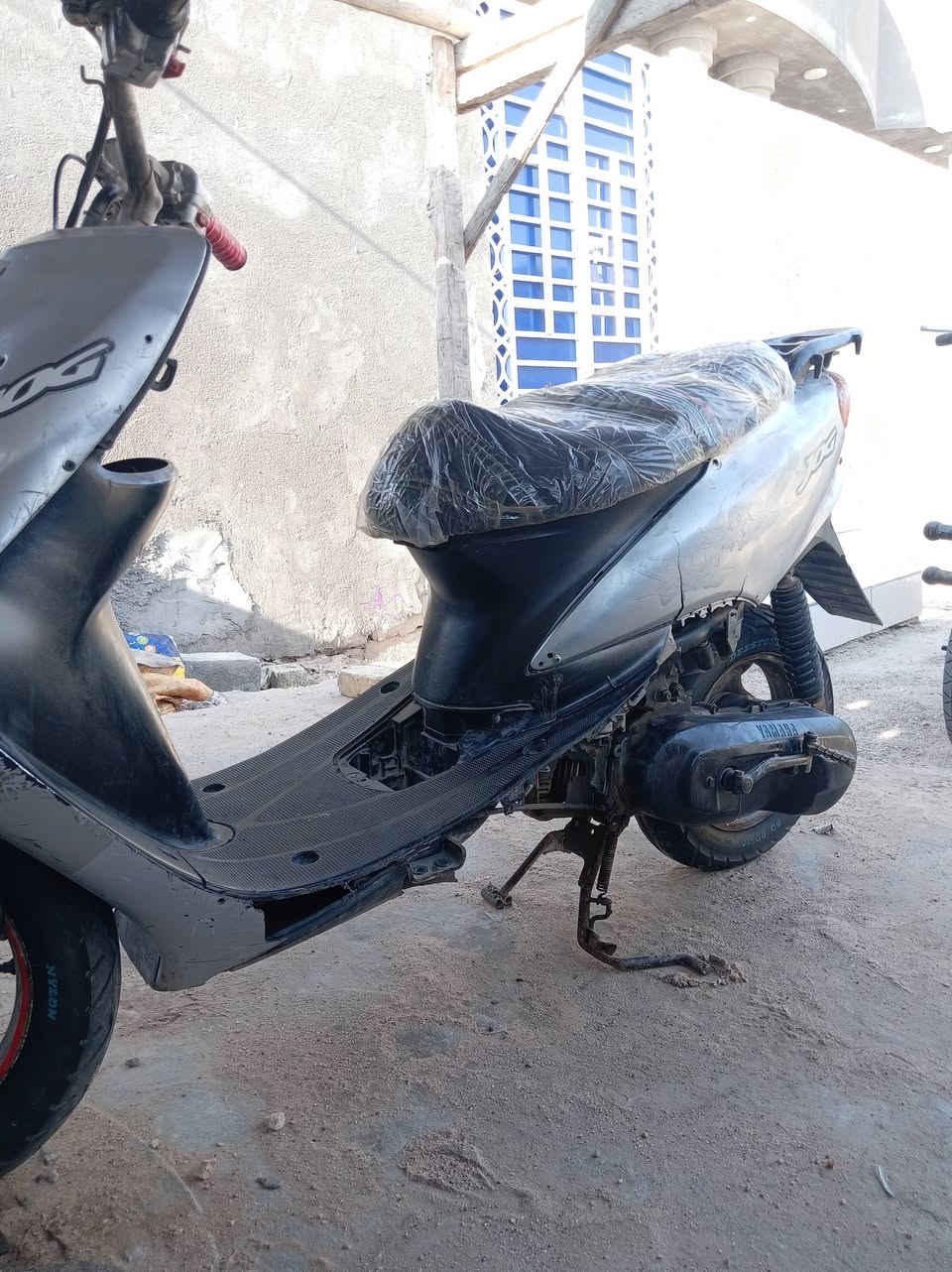 السلام عليكم دراجه عصفوري مفتوحه كهرباء ما تشتغل سلف ما بيه تشتغل هندر دراجه حلوه ونضيفه للبيع مستعجل علا بيعته تجي شوف بعينك  السعر 125 وبيه مجال مكاني البصره القرنه الثغر الشراي يتصل *********** واتساب
