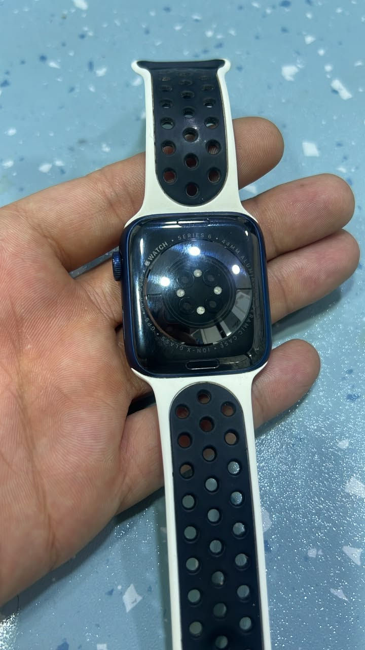 ساعة ابل • جيل ٦ • للبيع