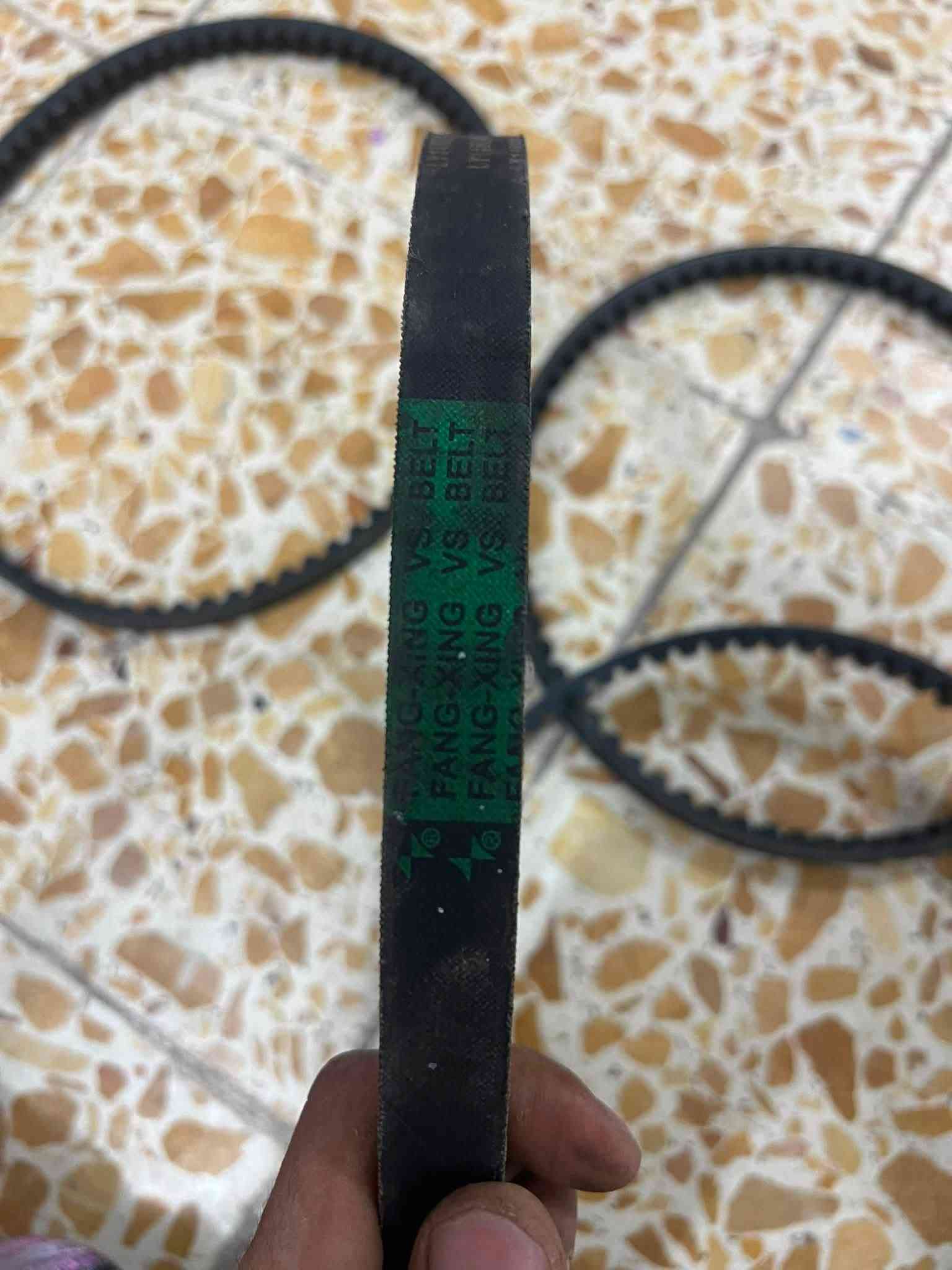 غراض للبيع مالت ماكس وهاذي اسعارهن  نظيفات على الشغل  مكاني ديوانيه مركز هاذه رقمي بي واتساب هم ***********

نص مكتوب في الصور:
- 5 الف اشاير وجامه
- 7 الف. ثنينهن وحده اصليه والثانيه تجاري على شغل
- اللفين
- 3 ألف
- 3 الف
- الف
- على الالفين الواحد بيهن مالك حاويه