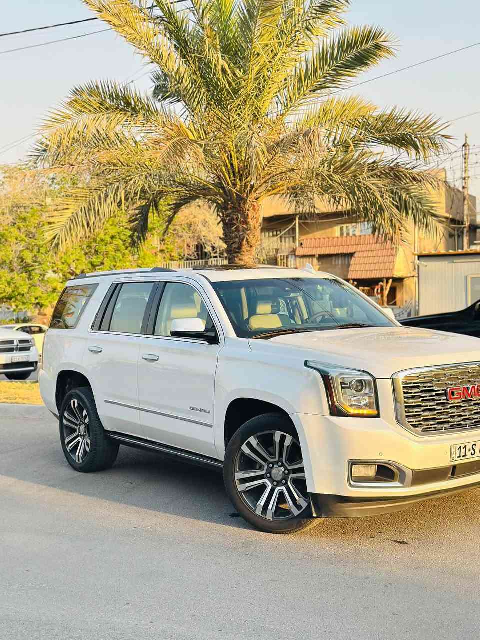 جمسي 2017 امريكي
الفئه: DENALI
المواصفات: 1/1 فووول 
فتحه
بصمه 
جلد 
رادار امامي ⚠️ 
رادار جانبي ⚠️ 
كشن منفصل VIP 
محرك 6200 
دوسات كهربائيه
صندوق كهرباء 
تشغيل عن بعد 
كشن ذاكره 
بالقماره DVD 
سماعات نظام Bose 
شاشه جبيره + قاصه 
ستيرن كهرباء + تدفئه 
داتا شو 
حساس امامي + خلفي 
كشنات تبريد تدفئه امامي + كشنات خلفيه تدفئه
ممشى السياره 148Km الف قابل للزياده

وارد امريكي حادث قبغ جنطه و بارد جاملغ خلفي 
رقم بغداد الجديد ب اسمي تحويل ثاني يوم 
مكاني بغداد سعر 330 للاستفسار ***********
