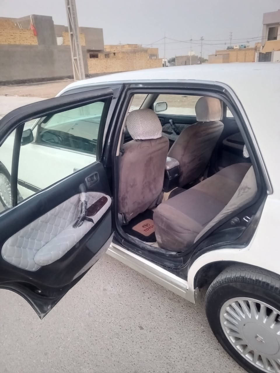 للبيع راس ثور موديل 96 رقم قادسيه دولي سنويه مجدد 2030 مكينه vvt. مكينه وكير مكفولات حداديه جديده تخم تاير كهربايات كله شغاله سياره مكفوله من الكص ونقل الجثه العيب الشرعي وضربه سعره 55$ 
مكان السياره ذي قار الفجر
الاستفسار ***********
