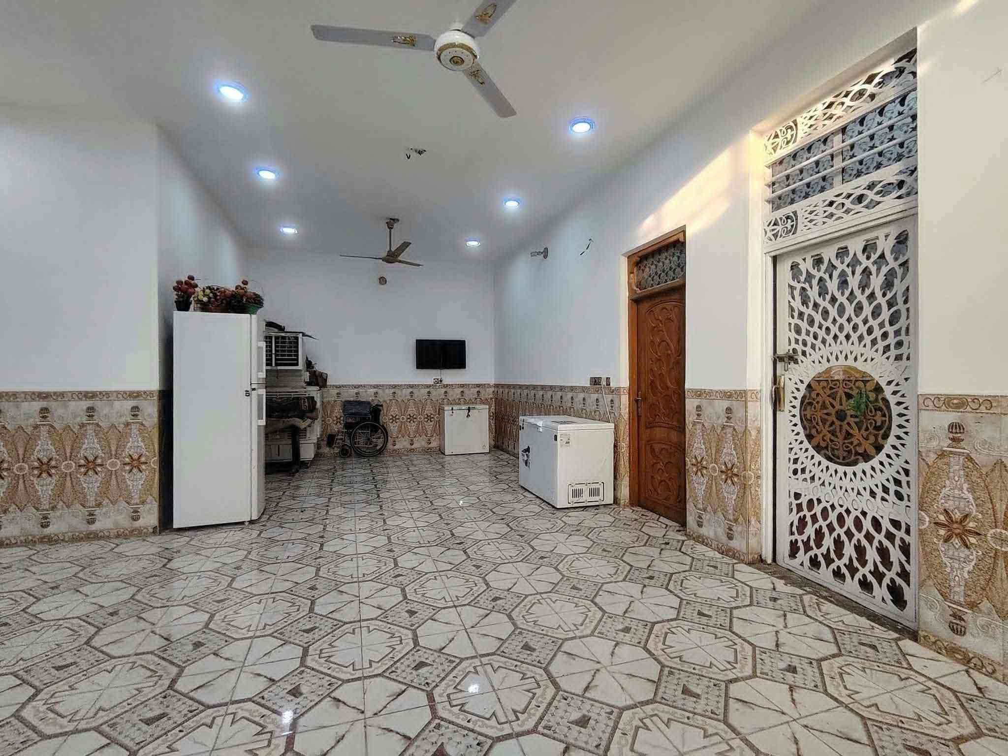 نجف شارع المطار • ٦٠٠م • ٥غرف