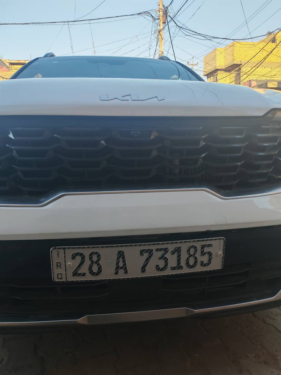 للبيع: كيا سورنتو 2024 (وارد أمريكي)
اللون: أبيض
المحرك: 2.5 لتر تيربو (2,500cc Turbo)
الفئة: SX Prestige X-Pro (أعلى فئة - فول مواصفات 1/1)
الضرر والتعديل: الجاملغ الأيمن تعديل بارد، والبنيد صبغ فقط.
​المواصفات والتفاصيل بالترتيب:
​وارد أمريكي، أعلى فئة (SX Prestige X-Pro).
​محرك 2500 تيربو قوي واقتصادي.
​لون أبيض مميز.
​ضرر الخرج: جاملغ أيمن تعديل بارد مع صبغ البنيد فقط.
​نظام 5 كاميرات (رؤية محيطية 360 درجة مع رؤية ثلاثية الأبعاد).
​رادارات جانبية، رادار أمامي، ونظام كشف النقطة الكوراء مع تنبيه الموتورات والمشاة.
​حساسات متكاملة: 12 حساس (أمامي وخلفي وجانبي).
​تدفئة وتبريد للكشنات الأمامية.
​كشنات كهربائية بالكامل (الأمامية والخلفية) مع ذاكرة لحفظ وضعية كشن السائق (Memory Seat).
​طي وتحريك الكشنات الخلفية بنظام كهربائي.
​تدفئة للكشنات الخلفية.
​جنطة خلفية ذكية تفتح وتغلق كهربائياً.
​نظام الإيقاف التلقائي (Auto Hold).
​بريك إلكتروني (Electronic Parking Brake).
​4 وضعيات قيادة مختلفة (Comfort, Eco, Sport, Smart) + وضعيات التضاريس (Drive & Terrain Modes).
​نظام دفع رباعي ذكي (AWD Lock).
​شاشات بانورامية ديجيتال بالكامل (شاشة عدادات + شاشة لمس رئيسية مع تدعيم Apple CarPlay و Android Auto).
​نظام صوتي فاخر (Bose) عالي الدقة.
​فتحة سقف بانوراما بالكامل.
​شاحن وايرليس سريع للموبايل + منافذ شحن USB-C لكل الصفوف.
​نظام المحافظة على المسار والقيادة الذاتية المؤقتة (Lane Keeping & Steering Assist).
​بصمة تشغيل، دخول ذكي، وتشغيل عن بُعد من السويتش.
​ستائر جانبية للأبواب الخلفية + تكييف مركزي منفصل للركاب بالخلف.
​السعر: [26.000$] 
للتواصل والاستفسار: [***********]
