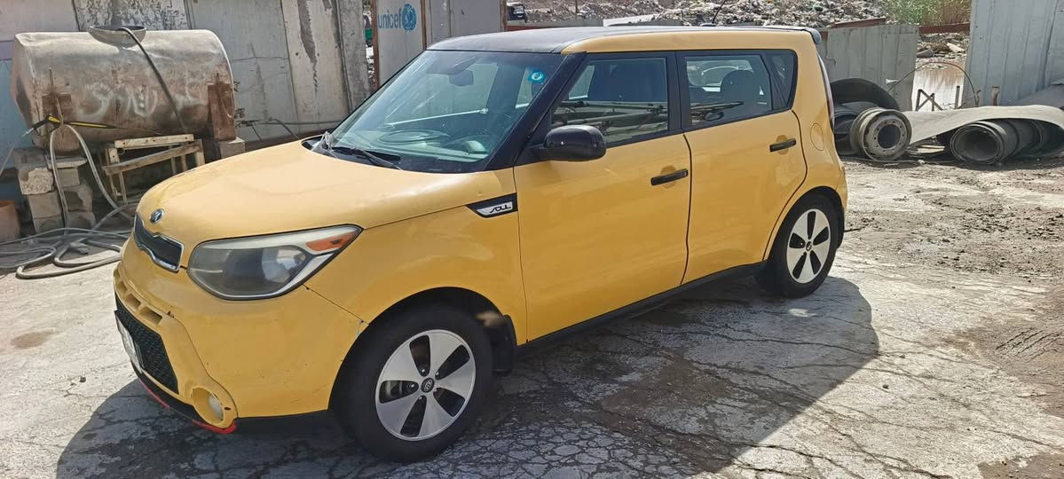 كيا صول 2015  تكسي جي دي اي مكينه بالجيس كفاله 1800 حادثها جاملغ بدون دواخل و بيها بارد بالباب الأيمن السياره خير من الله رقمها بغداد انگليزي السعر 90  و بيها مجال 
***********
