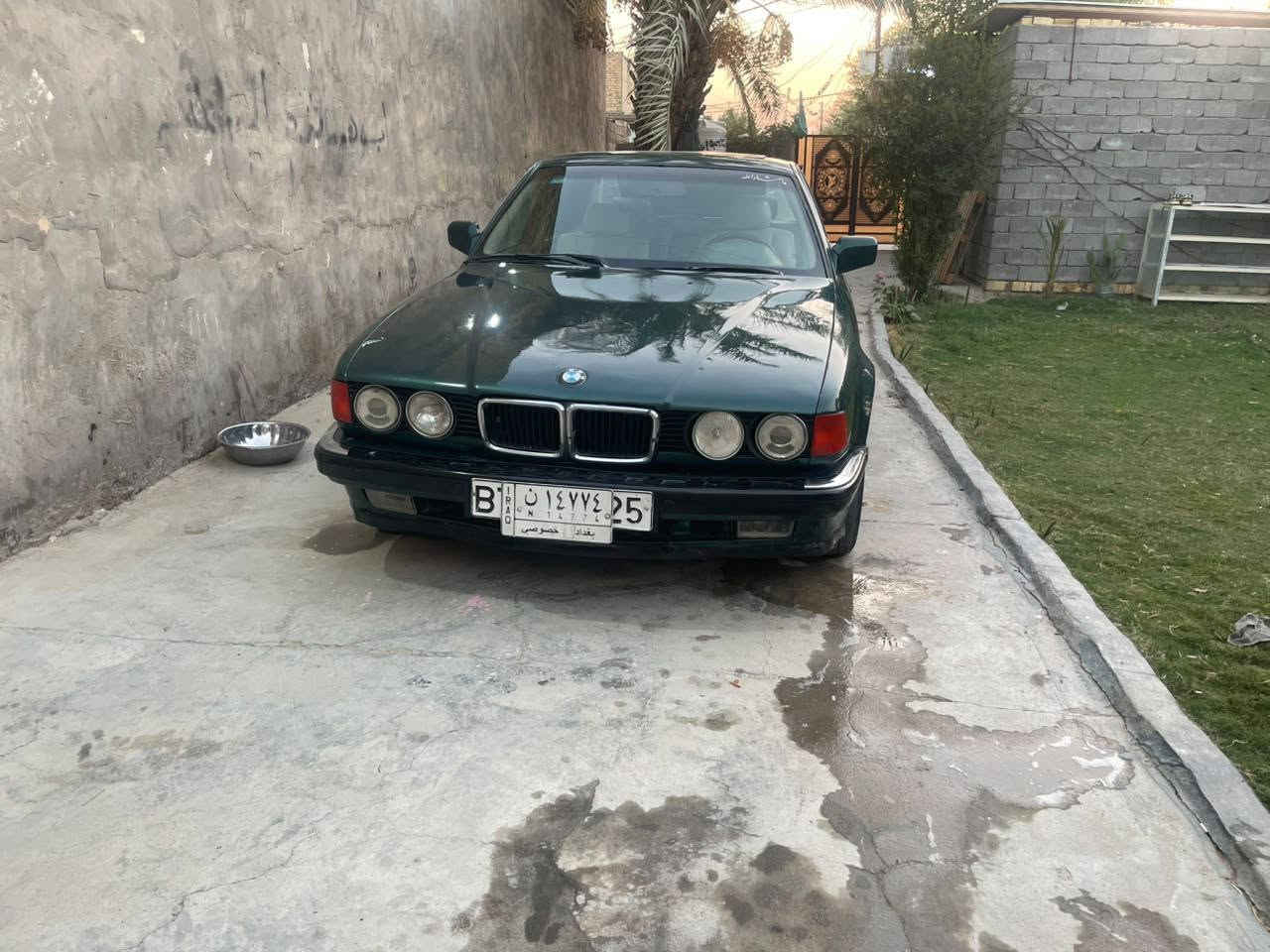 السلام عليكم
BMW730اصل 8 سلندر 
بغداد بسمي 
سنويه 30
صبغه حلوه 
غرفه بيها ملاحظات بسيطه 
محرك كلش حلو بدون خربطه 
كير بيه  صفنه 
حداديه  اماميه 80 بالميه 
حداديه خلفيه وسط 
تبريد عاطل الكنبريسر 
سلايت ما يشتغل 
مكان السياره بابل الحمزه الغربي 
السعر المطلوب 35 وبيها مجال بسيط 
***********
***********
