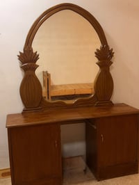 ميز عطور • مستعمل • نظيف