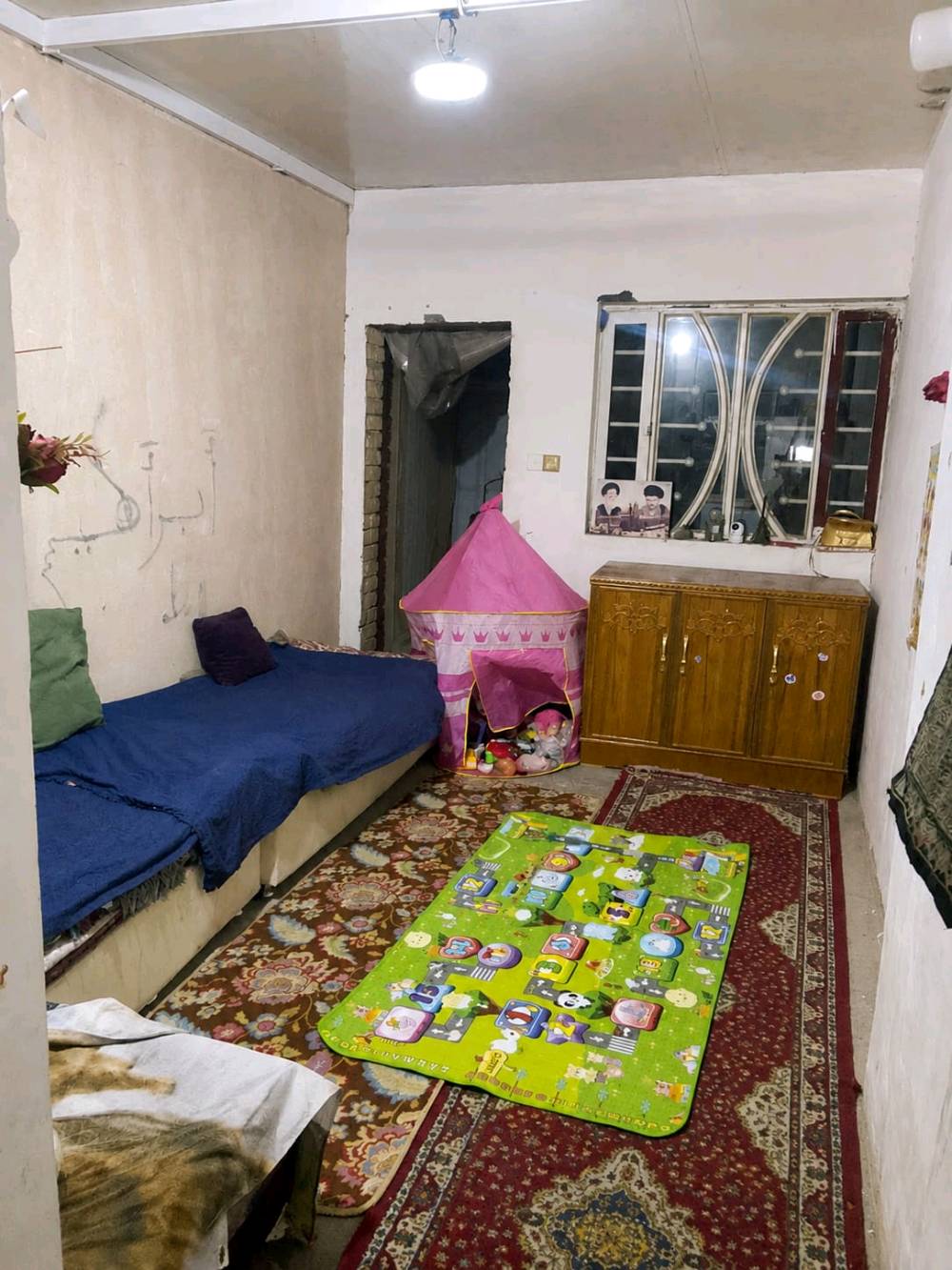 مكلفه بل نشر  بيت تجاوز 60 متر 
نزال 20 ماء ومجاري وكهرباء 3 خطوط
طابقين وبي معاملة ورقم من مجلس بلدي كامل 

الطابق الأول كراج واستقبال ومطبخ وغرفة ومناور اثنين وحمامات اثنين داخلي وخارجي

والطابق الثاني غرفة وحمام وبيتونة وسطح الطابق الثاني فقط سقف ساندويج

مكانة بغداد جديدة بشارع المسبح قرب روضة المقدام 

رايدته ب70 مليون وبي مجال 
غرض البيع نريد بيت أكبر 

للتواصل ***********