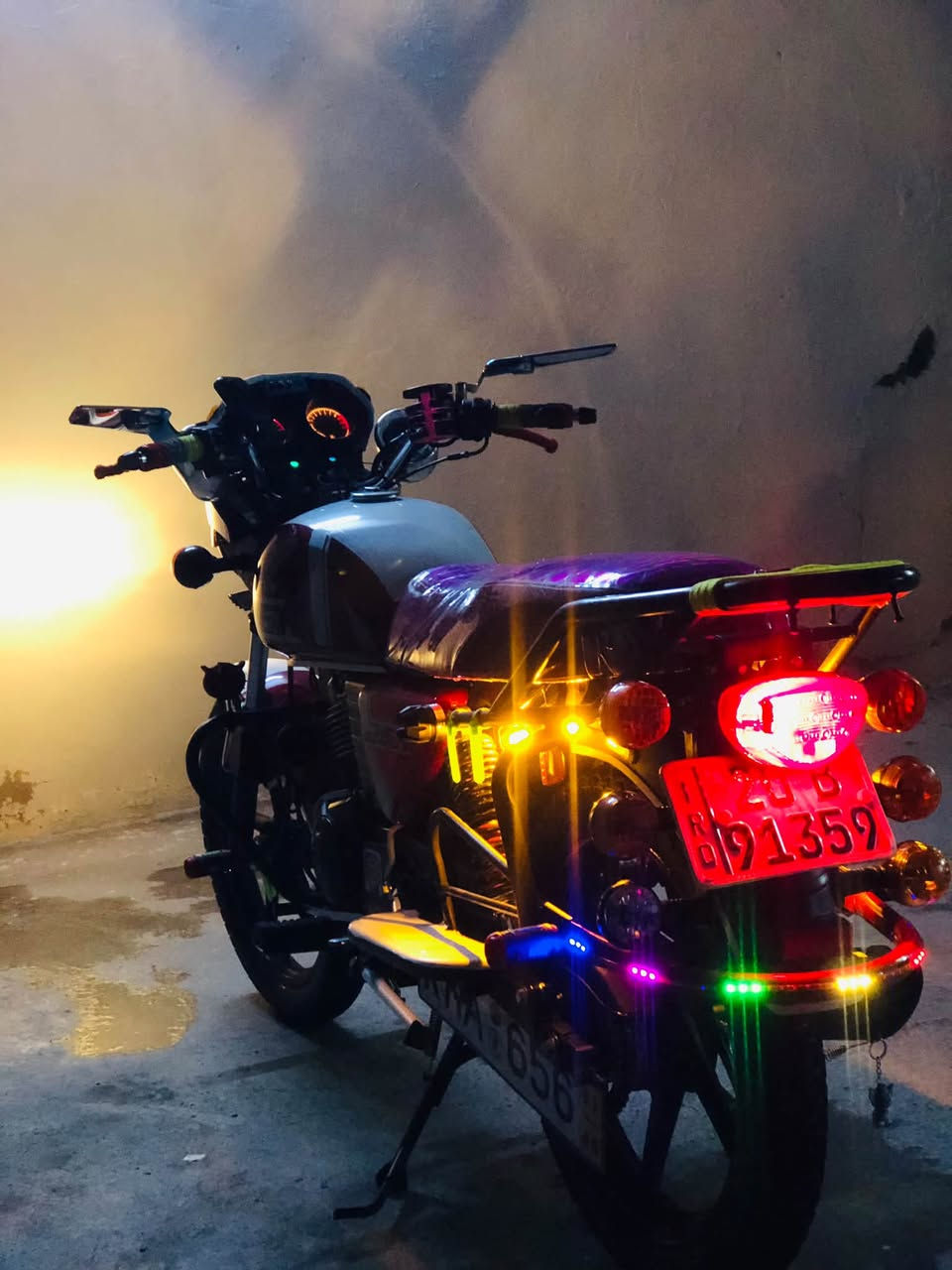 دراجه ديوان البيع دراجه حلوه ومامشيه هواي داجه كامله مكمله شوفت عينكم 
مو شراي لا يكسر بل سعر 🏍️
دراجه خير من الله   
مرقم ديالى بسمي 
موديل 2023 
عنوان ناحيه العباره
رقم /***********
السعر /مليونين 350 وبيه مجال حك جيه
