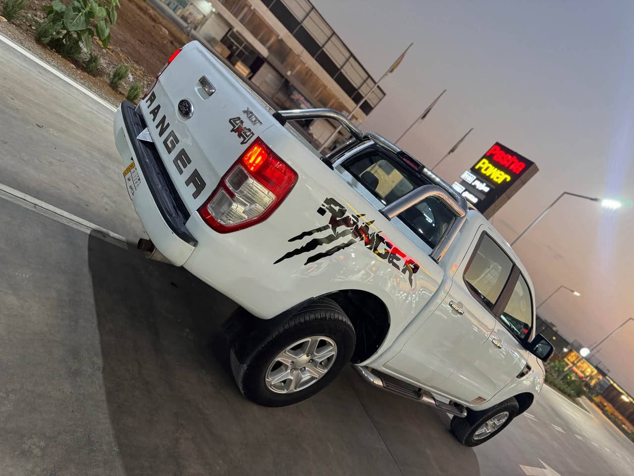 فۆرد رانجێر 2015  گاز ٥ بستۆن
گێر تۆماتیک بڕاوەی دوبەی
گێر و مەکینە و کارەبایی بەشەرت
هەر چوار جام کارەبا ئاوێنە کارەبا
ماڵی دۆست نرخی ٩٥ گەڵا
***********
شوێن رانیە رانية, السليمانية

