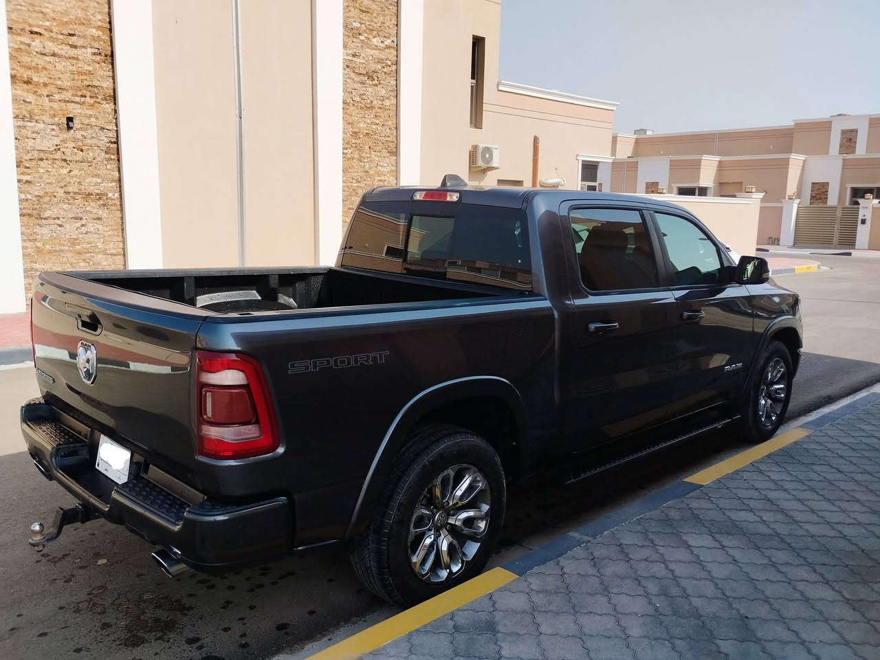 📌 للبيع: رام لارامي (RAM 1500) موديل 2021 
رقم بغداد باسمي ( انا والسيارة بالبصرة )
​المسافة المقطوعة:  99,170 ميل
الدفع. ​2WD
​المحرك: 8 سلندر V8 بسعة 5.7 لتر (HEMI)
​ناقل الحركة: أوتوماتيك 8 سرعات
​البنيد: مصبوغ مقدمة البنيد 
​الدعامية: مصبوغة (ما تنحسب)
الإيرباكات: سليمة بالكامل (مضارب اي واحد)
اي قطعة ممبدلة بالسيارة
​أنظمة الأمان: نظام تحذير ومنع التصادم أثناء القيادة
​رادار وحساسات أمامية وخلفية
​توفير الوقود نظام Eco أوتوماتيكي للقيادة الاقتصادية
​المقاعد: كشنات الامامية كهرباء جلد فاخرة تدفءة تبريد 
​تحكم كهربائي: إمكانية تعديل ارتفاع وانخفاض دواسات البنزين والبريك
​شاشة لمس تسلا ، كاميرا خلفية، تشغيل عن بُعد، دخول ذكي، ومثبت سرعة
​رقم الشاسي (VIN): 1C6RREJTXMN834604
​السعر والتواصل:
​السعر: تواصل واتساب
​مكان المعاينة: البصرة - التنومة - مجمع النرجس السكني
​رقم الهاتف: ***********
