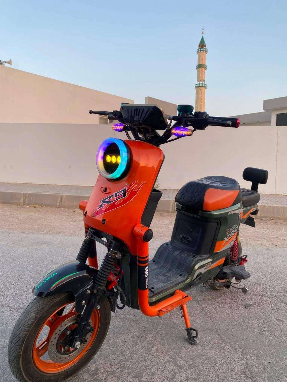 سلام عليكم ماطور الشحن اكس 900 للبيع بطاريات فول شرط ملف 2000 واط سرعه 115 حقيقي 75 لا يت ابيق واصفر شرط الفحص مكان كركوك القادسيه الاولى الرقم ***********
