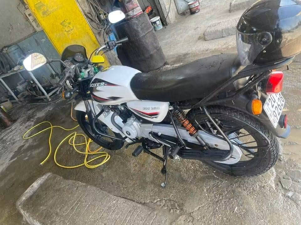 دراجه للبيع ❤️❤️
نوع بوكسر ….. 
2022 نضيفه 
الدراجه امرقمه وتحويل ثاني يوم ….
السعر (مليونين) وبيهه مجال بسيط  🤎❤️ 
مكان الدراجه !! بغداد الشعب 
للتواصل ***********
