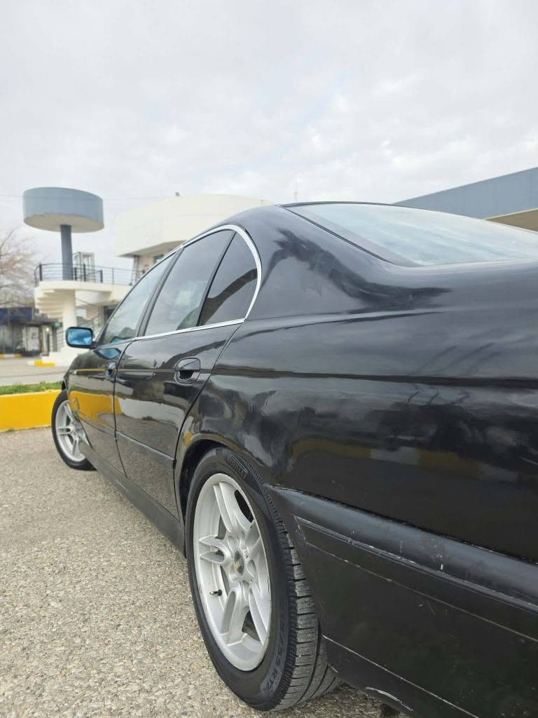 بي إم دبليو 523 • موديل ٢٠٠٠ • شبابيك كهرباء