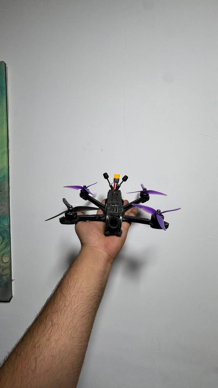 🚁 FPV للبيع 🔥

• Frame: RC Mark 5
• Camera: DJI O4 Pro
• Receiver: ELRS 2.4GHz
• Stack: SpeedyBee 50 A
• جاهز للطيران والتجربة

🎮 Jumper T15 ELRS
• شاشة 3.5”
• Hall Gimbals
• EdgeTX
• ELRS 2.4GHz

📦 البيع كامل: FPV + O4 Pro + Jumper T15

💰 السعر: خاص
📱 واتساب: ***********
