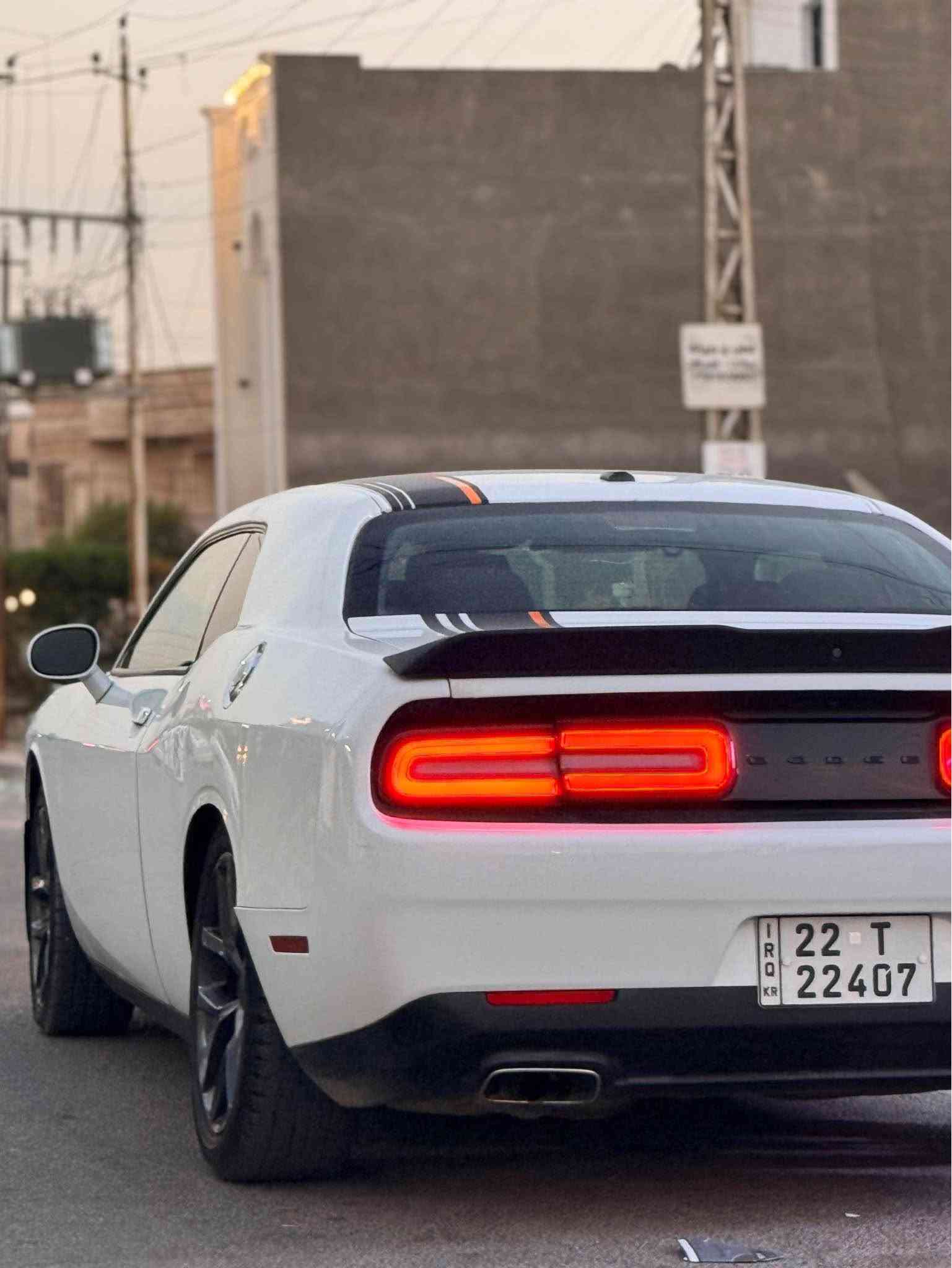 🔥 دوج جالنجر SXT موديل 2023 - للبيع 🔥
سيارة رياضية ممتازة بحالة جيدة ونظيفة جداً جاهزة للاستخدام.
📋 تفاصيل السيارة الأساسية:
 الموديل: 2023
 اللون: أبيض
 المحرك: سلندر (V6) سعة 3.6L (
 المسافة المقطوعة: 24 ألف ميل فقط
 الضرر: 3 قطع صبغ)
⭐ أبرز المواصفات (SXT):
 بصمة تشغيل ودخول ذكي
 شاشة لمس ذكية تدعم Apple CarPlay و Android Auto
 كاميرا خلفية 
 كرسي  السائق تحكم كهربائي
 نظام قيادة رياضي (Sport Mode)
 تبريد ممتاز (قطعتين)
 تحكم كامل من الاستيرن مع نظام أوامر صوتية
 ويل كب أصلية مع شاشة معلومات ومعايير قيادة
📍 الموقع: بغداد - حي الجهاد (شارع المطار)
📞 للتواصل والاستفسار: *********** بغداد, العراق
