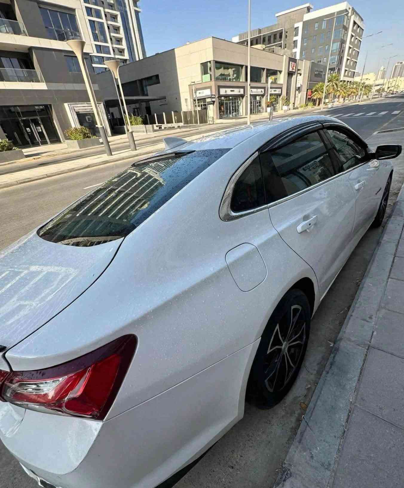 بيع ماليبو
2022 Lt
عداد المسافه 58 ميل 
تحكم ستيرن 
شاشه كامره 
كرسي كهرباء 
محرك 1500 
تبريد قطعتين 
رادرت قيادته ذاتي 
مانع انزلاق 
بصمات تشغيل ابواب 
صور موضوح صور مع سونار 
كلش حلو نظيف 
رقم بغداد دولي باسمي تحويل 
السعر بلأش 110 ورقه 
اي استفسار رقم صاحب السياره 
***********
 احمد 
مكان بغداد البياع او سيديه

نص مكتوب في الصور:
- BidCars